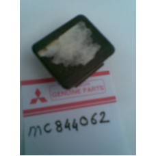 MC844062 MITSUBISHI PLASTİK TAPA